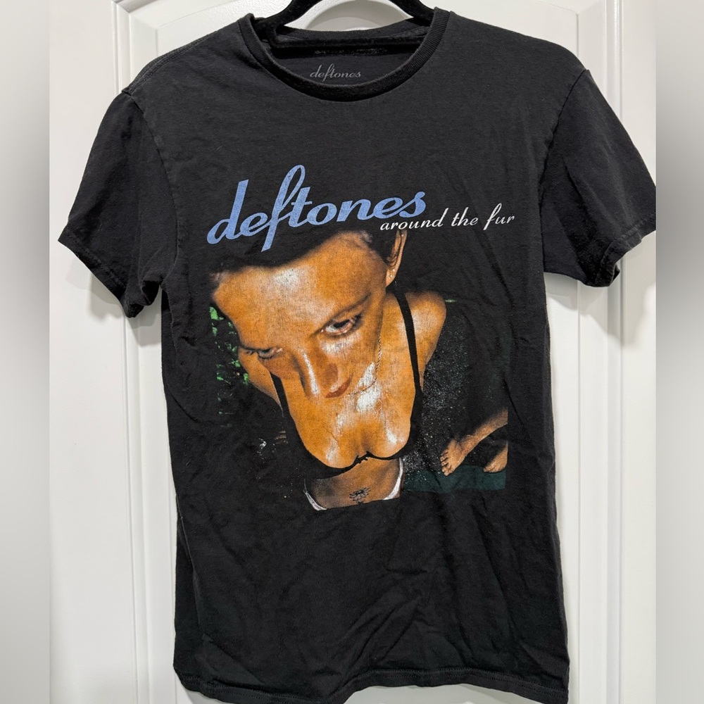 Deftones ‘Around the Fur' Black Graphic Band T-Shirt. Women’s Size Small